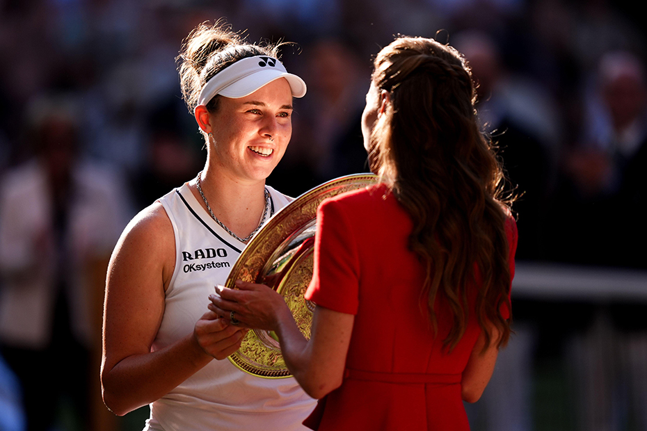 The Princess of Wales presents the Venus Rosewater Dish to Linda Noskova of the Czech Republic following her Ladies' Singles Final victory over Karolina Muchova